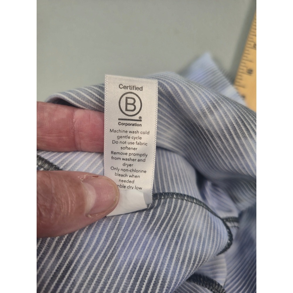 Athleta Salutation Stash Pocket II Capri Leggings XXS Blue Tie Dye Stripe Yoga - Picture 6 of 7